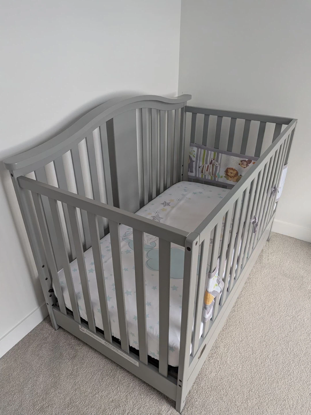 Graco Crib with Simmons Toddler Mattress ( Delivery Available ) - photo 2