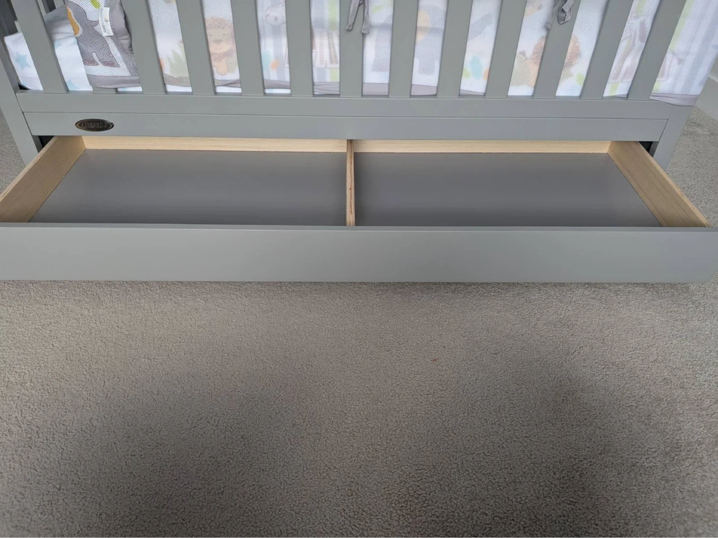 Graco Crib with Simmons Toddler Mattress ( Delivery Available ) - photo 4