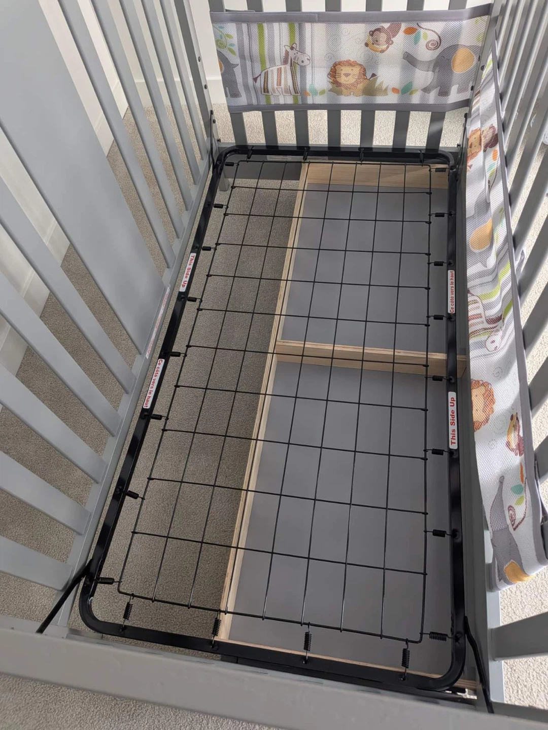 Graco Crib with Simmons Toddler Mattress ( Delivery Available ) - photo 3