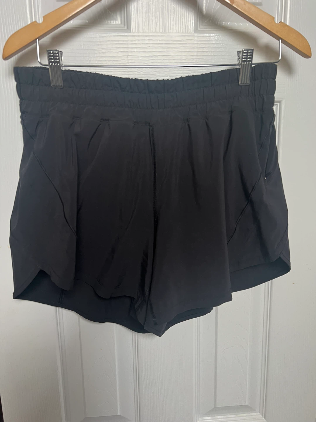 Lululemon shake it out shorts Size 10