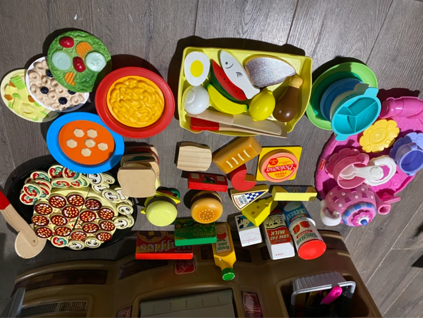 Step 2 kitchen with Melissa & Doug food and accessories - photo 3