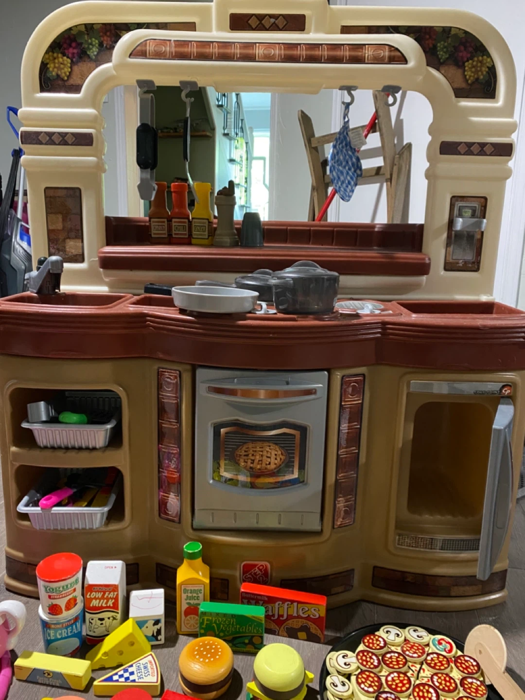 Step 2 kitchen with Melissa & Doug food and accessories