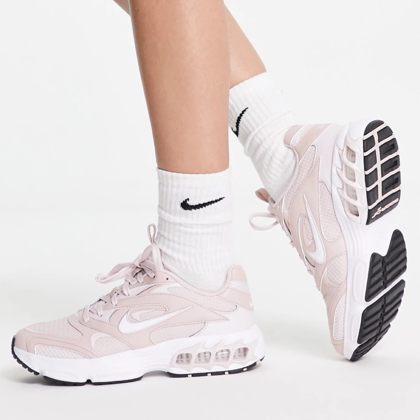 Nike Zoom Air Fire Runners - Size 7 Women’s