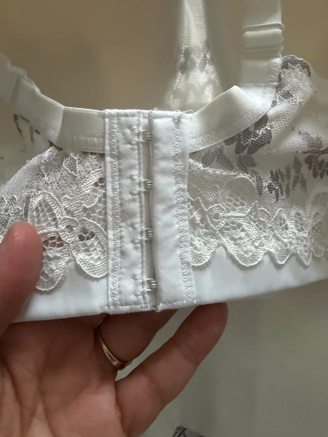 Leading Lady White Lace Trimmed T-Shirt Bra - photo 4