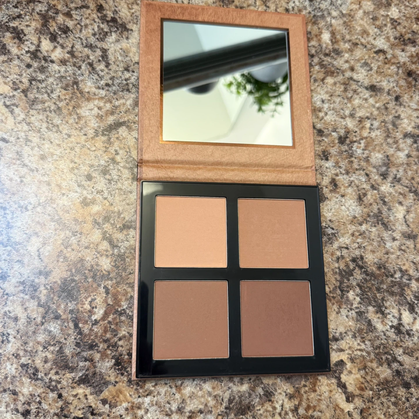 Essence Sun Club Matt Bronzing Powder Palette - photo 2