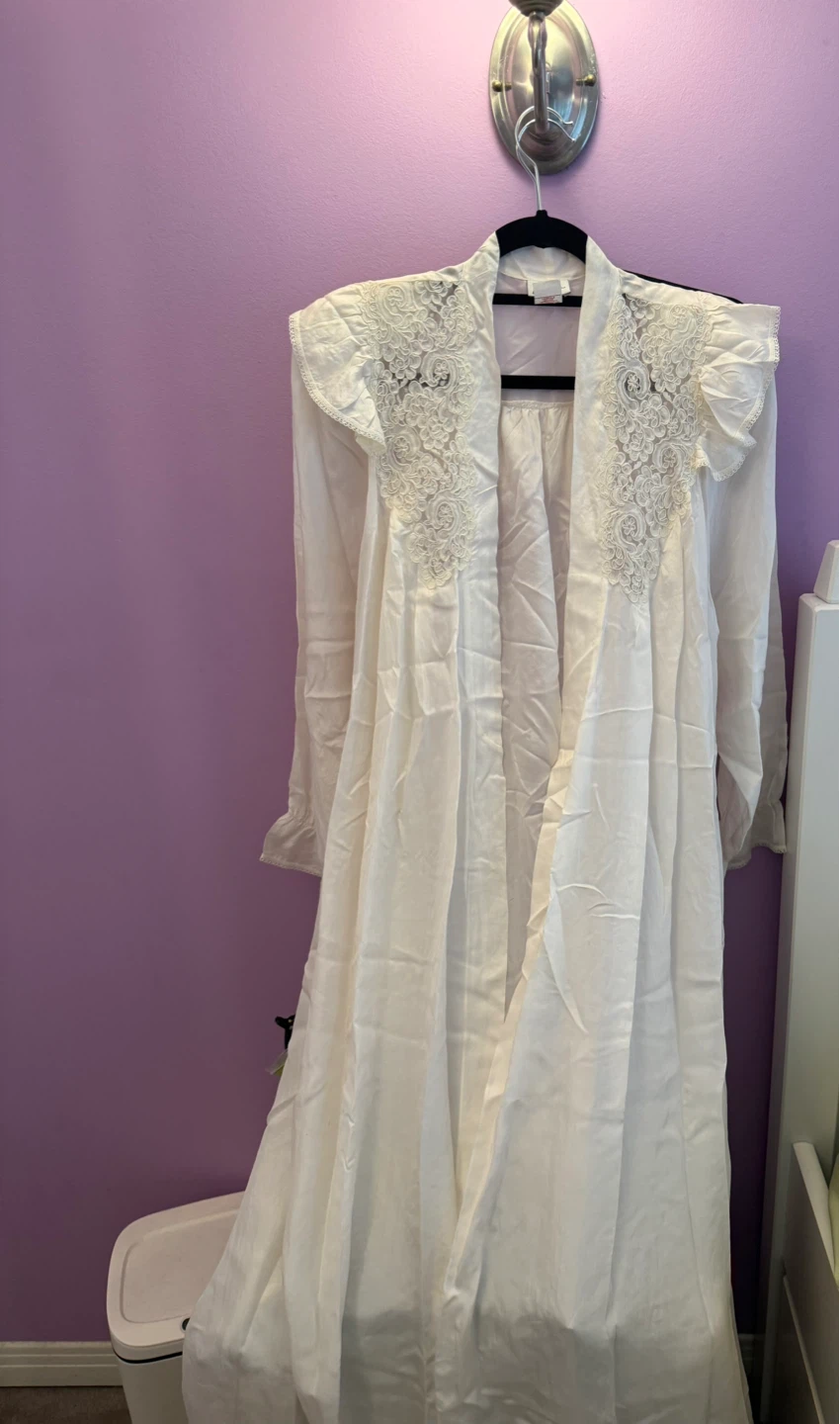 Linda 100% Silk Robe Size M