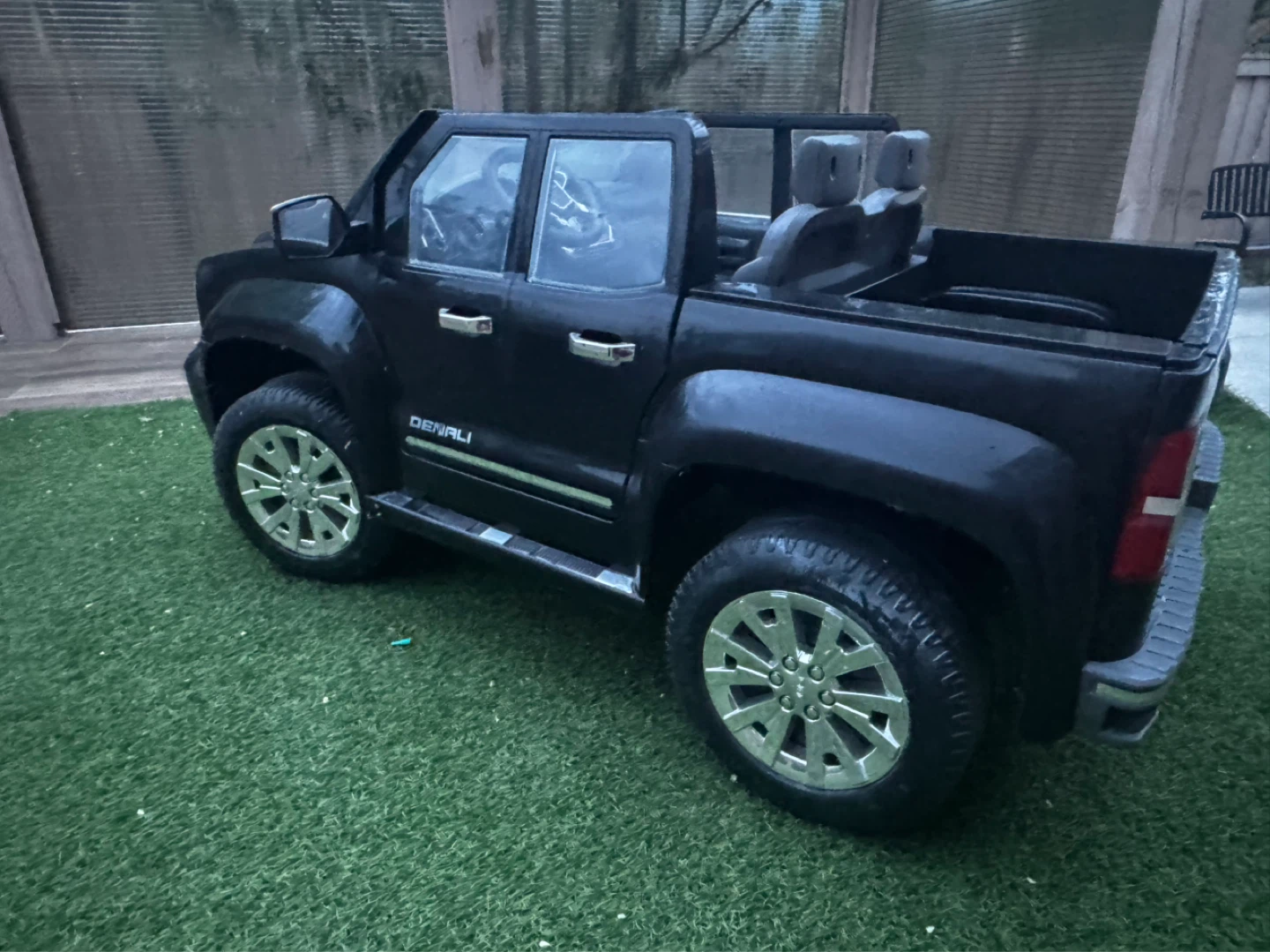 GMC Sierra Denali Ride-On Toy Truck - photo 5