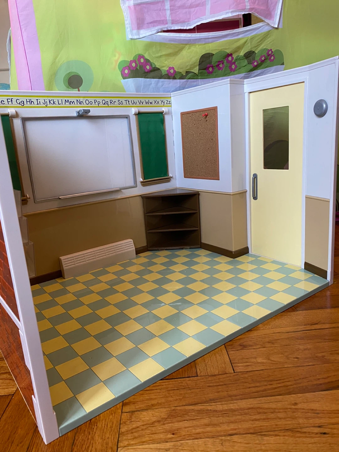 Dollhouse Classroom Playset with Accessories - photo 2