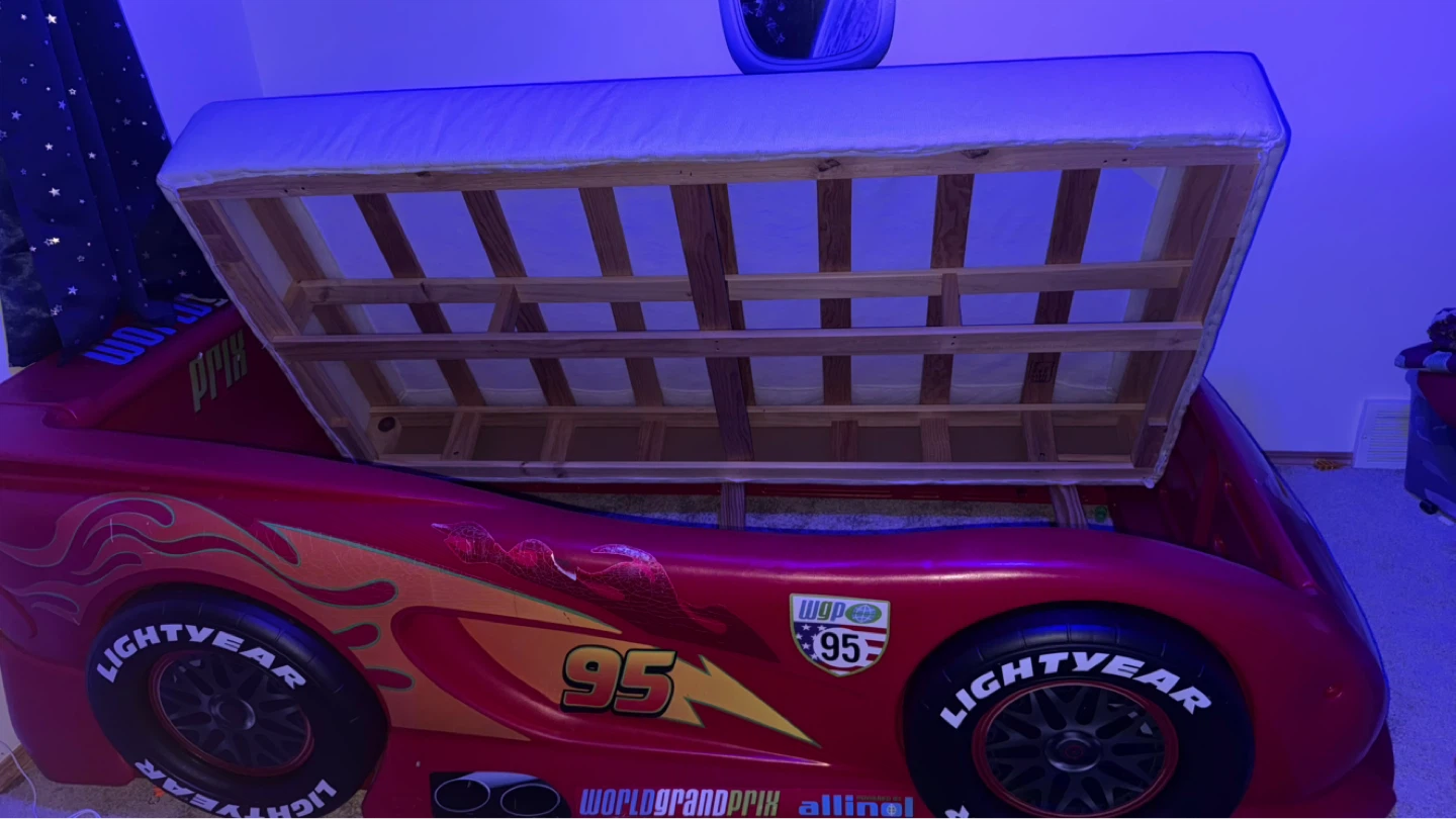 Little Tikes Lightning McQueen Race Car Bed - photo 4