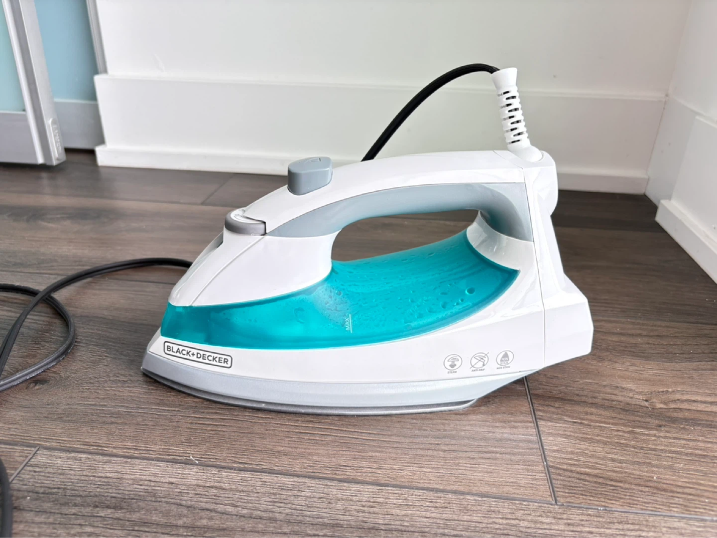 BLACK+DECKER Steam Iron - photo 2