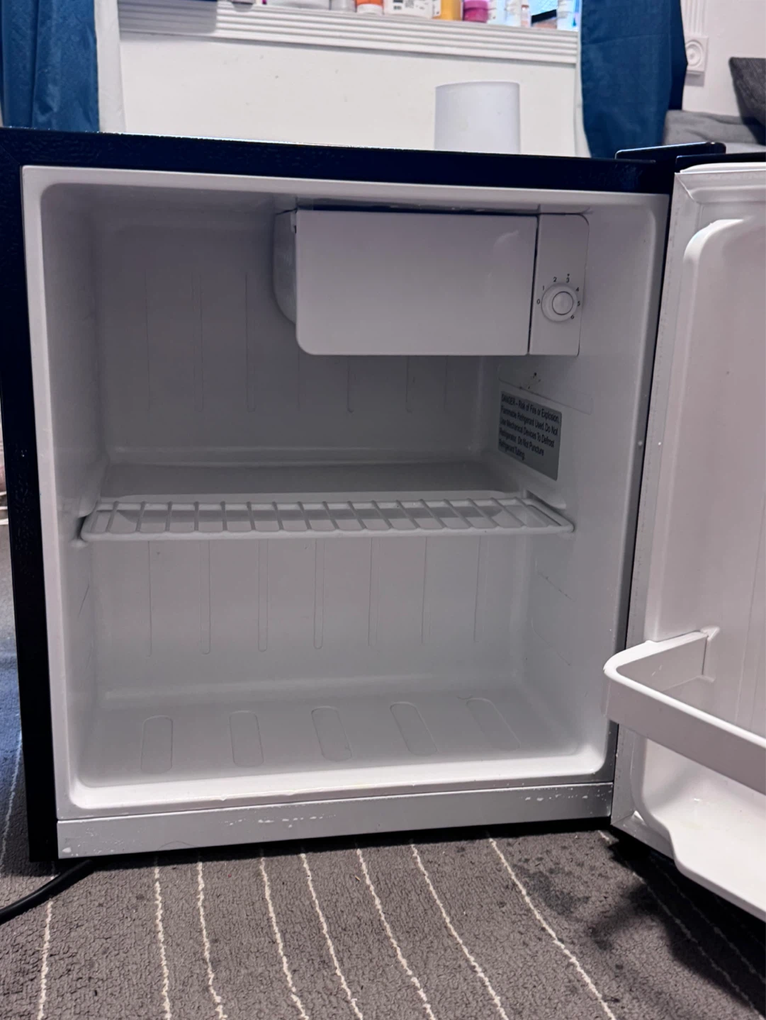 Frigidaire Mini Fridge - photo 5