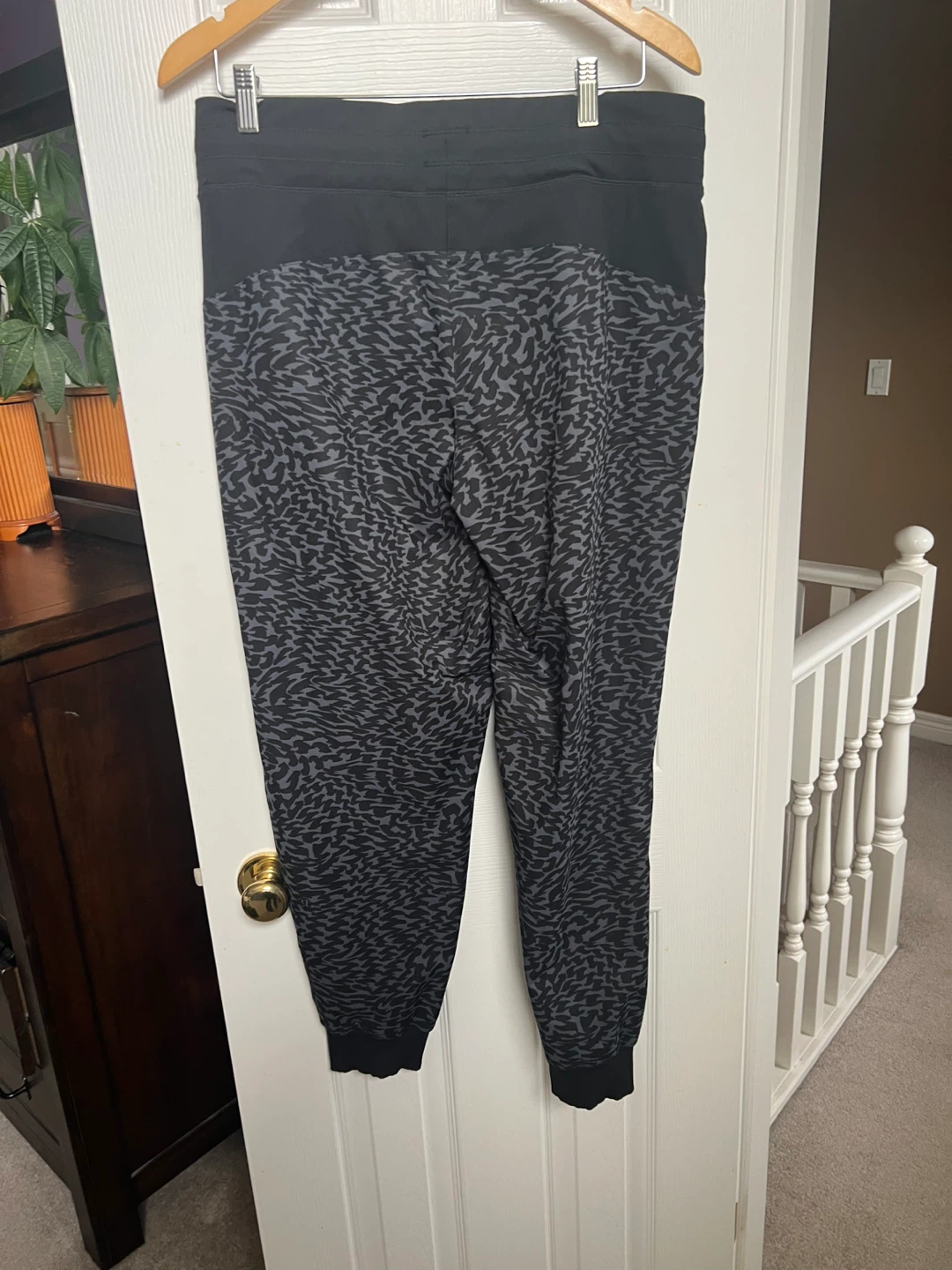 Lululemon Joggers Size 12 - photo 3