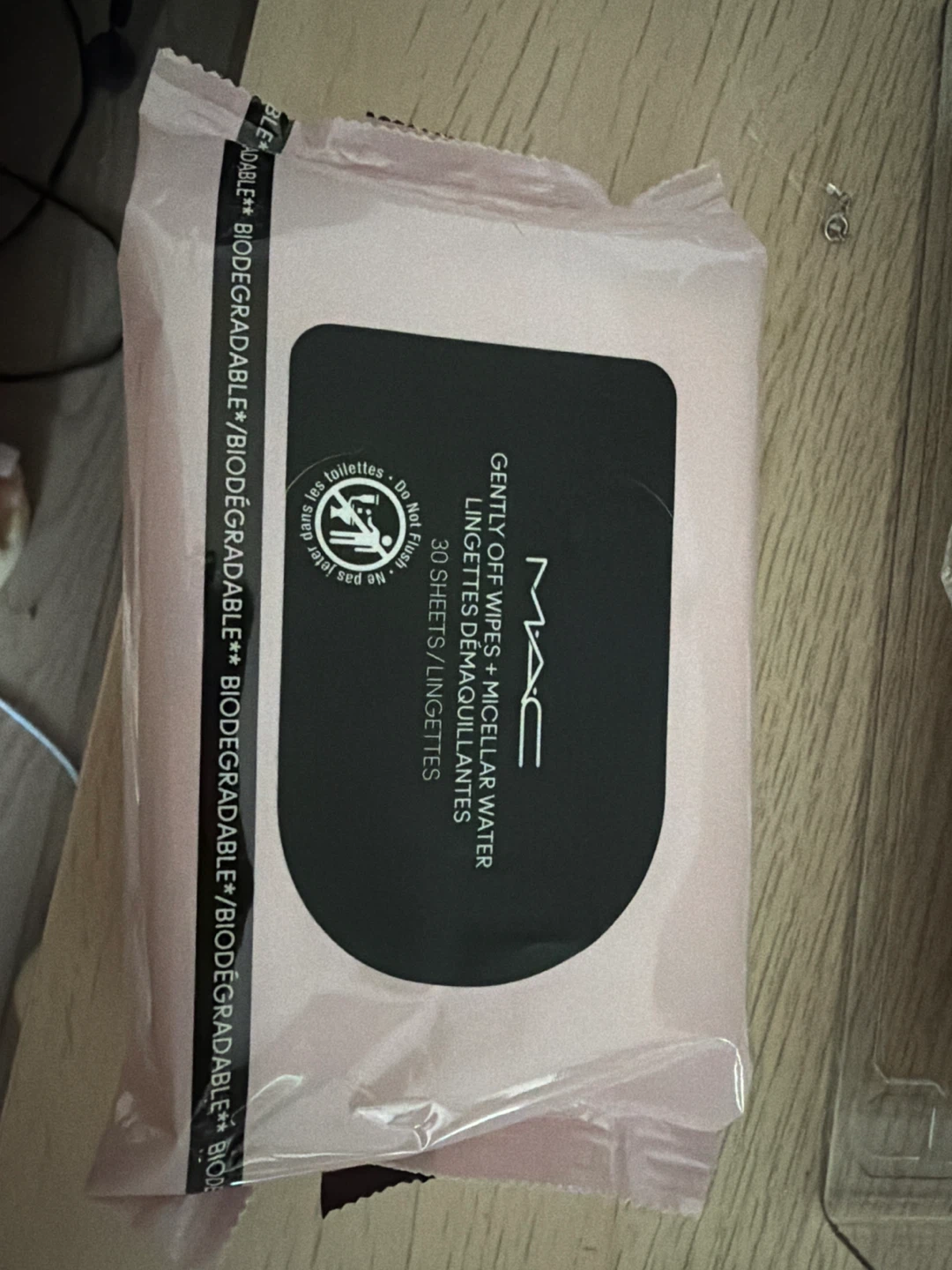 MAC Gently Off Wipes + Micellar Water - 30 Sheets