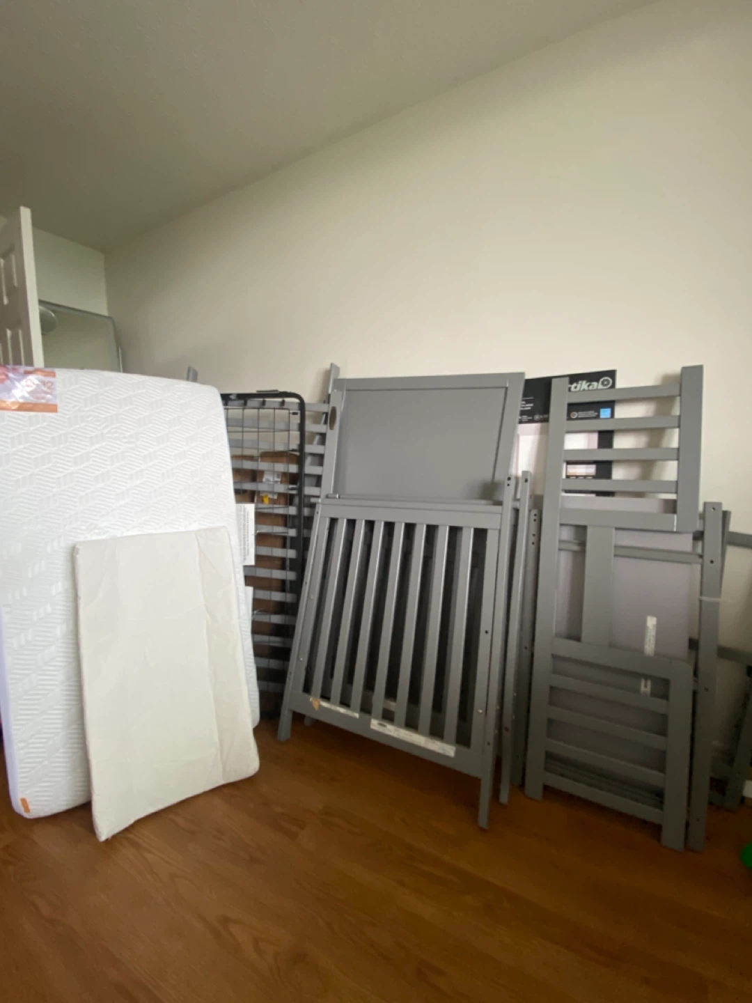 CHILD CRAFT 4-in-1 Convertible Crib + changing table - Grey - photo 2