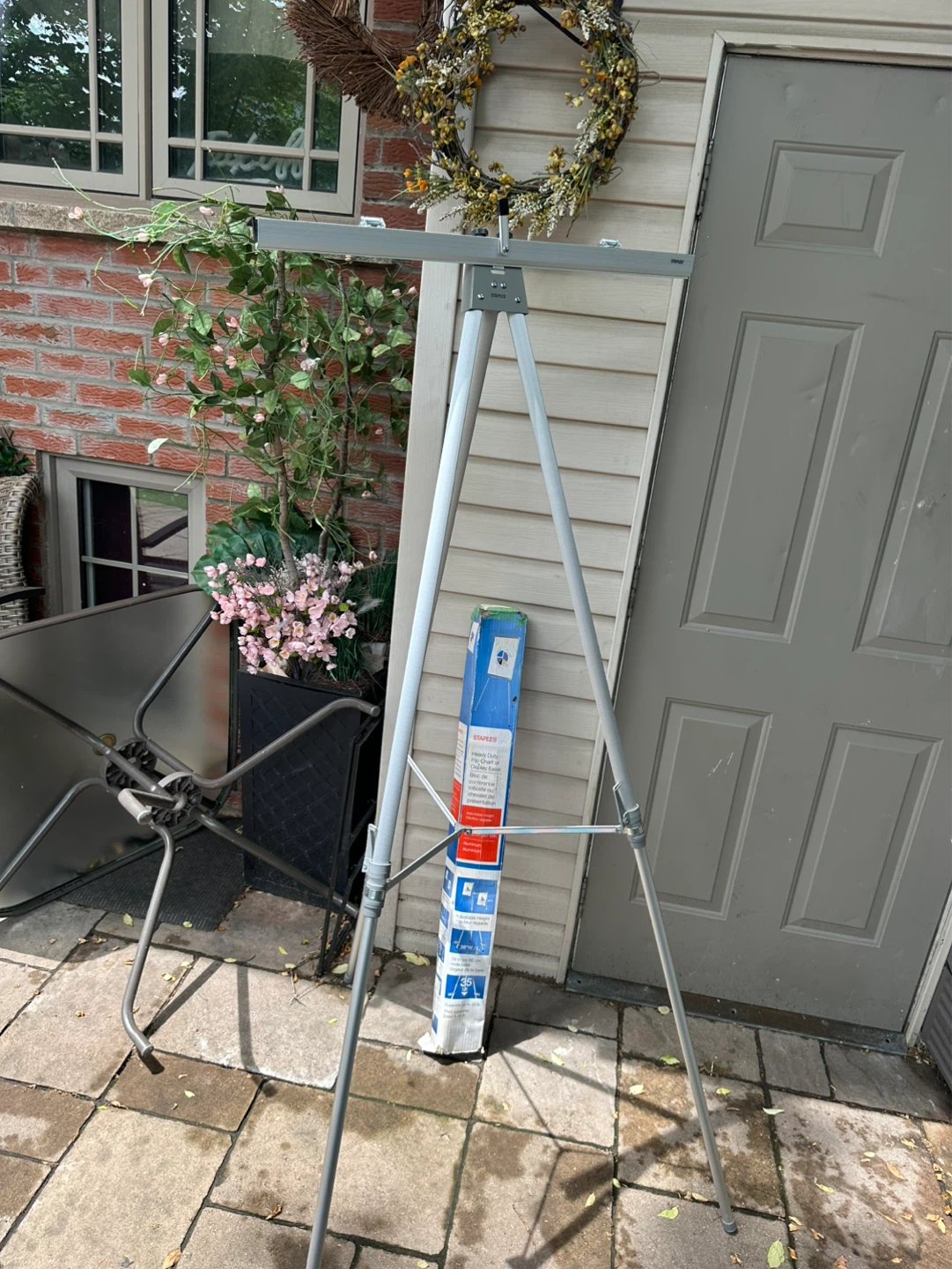 Staples Heavy Duty Flip Chart or Display Easel - photo 2