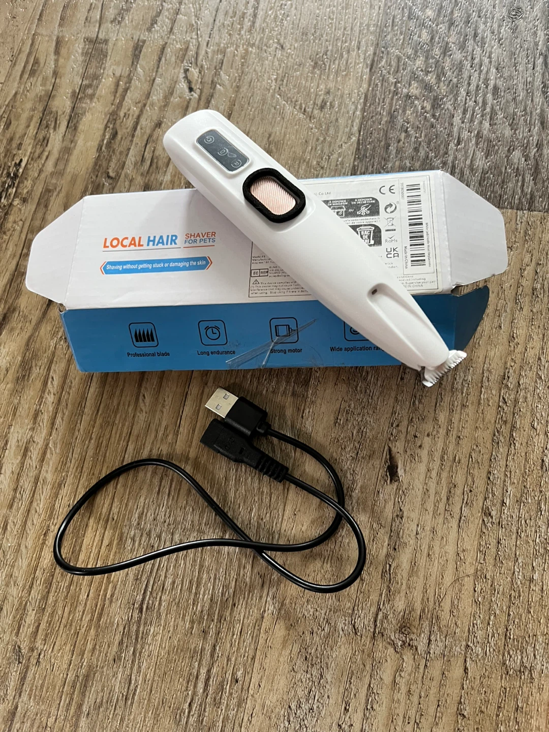 Canine paw  & Wahl Clipper Trimmer