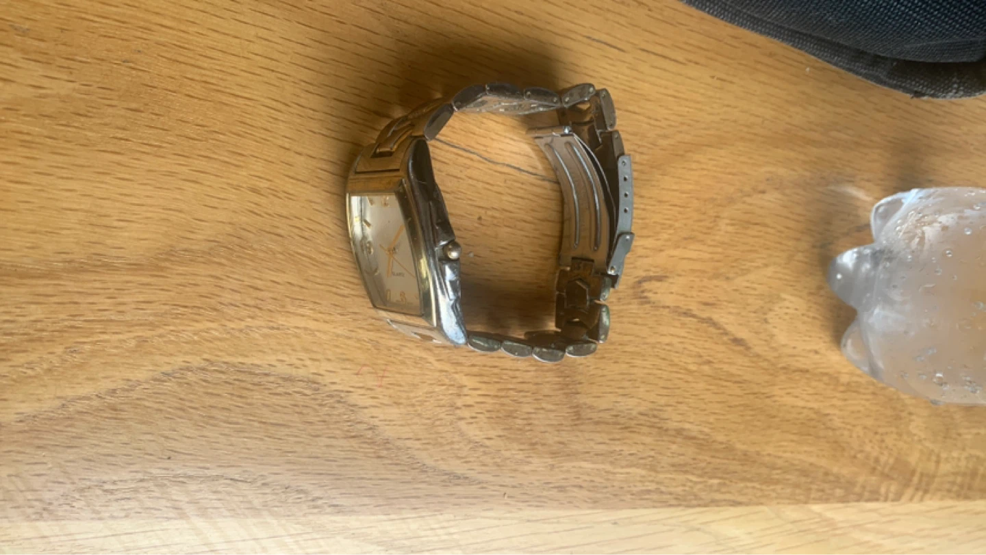 Gold tone watch and 3 rings - photo 3
