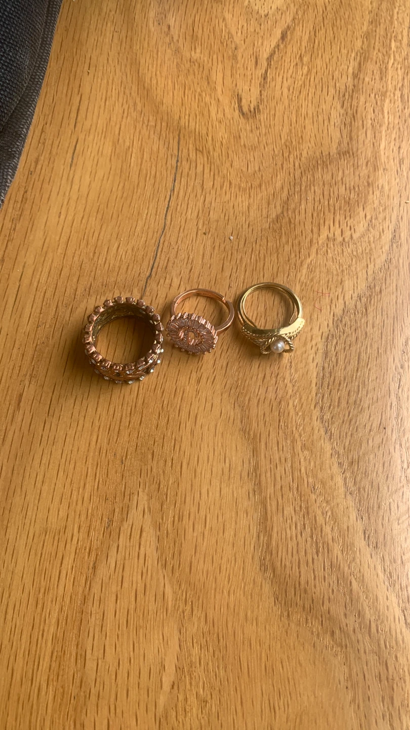 Gold tone watch and 3 rings - photo 2