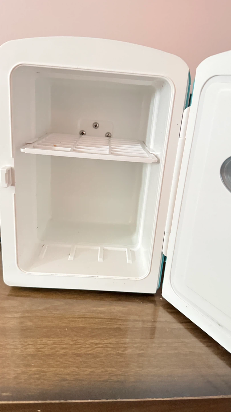 RCA Mini Fridge - photo 3