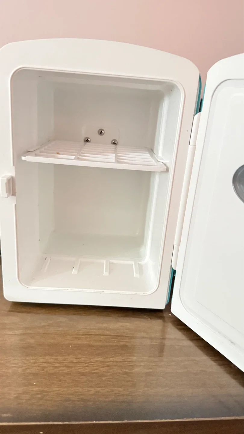 RCA Mini Fridge - photo 3