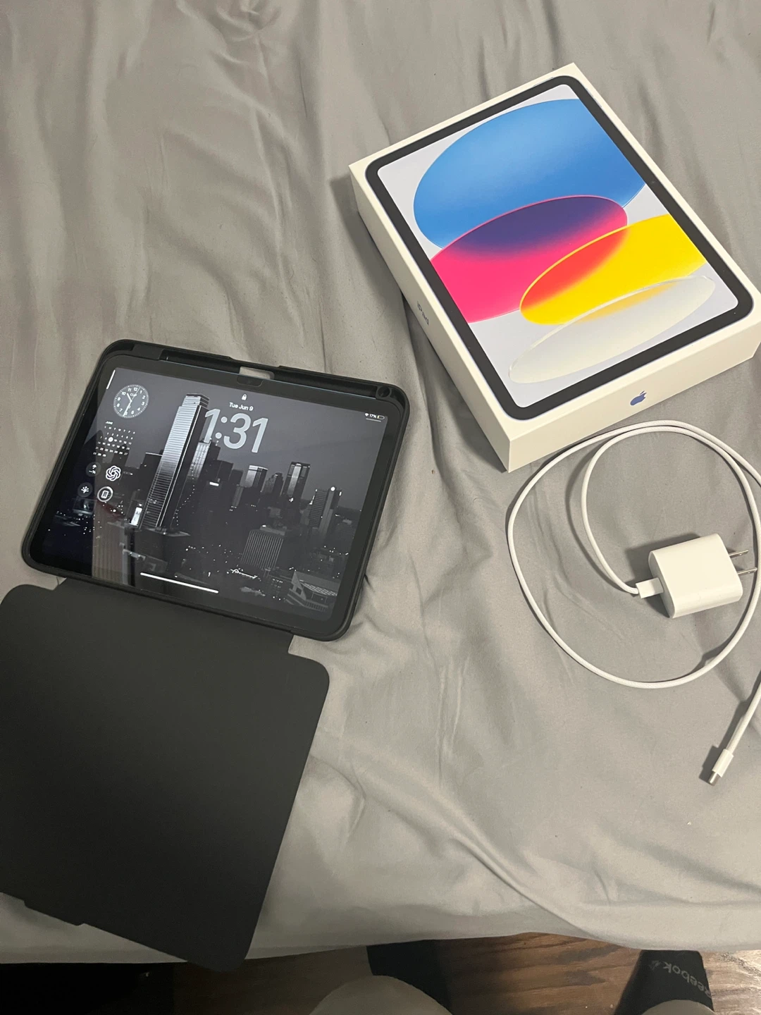 Apple iPad 11th Gen - photo 2