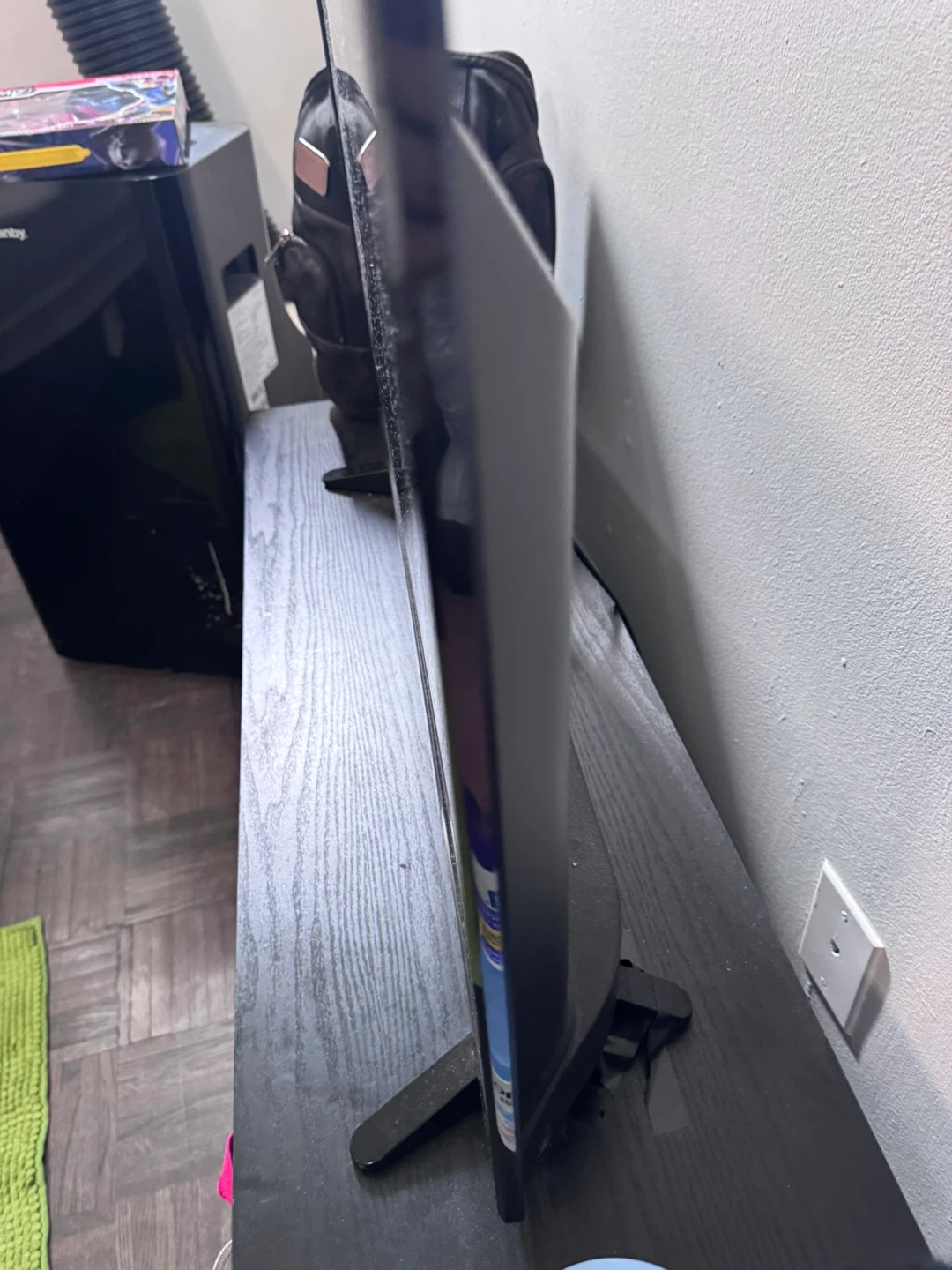 Toshiba 32-inch TV - photo 3