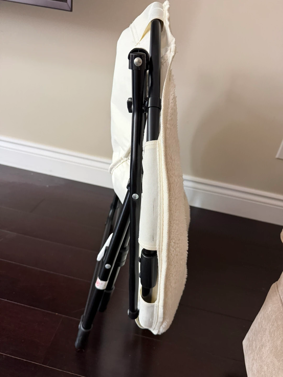 Folding Fuzzy Chair - photo 3