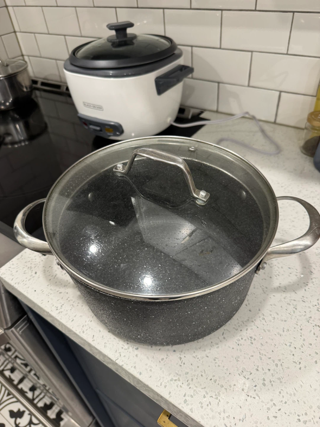 cooking pot.$7