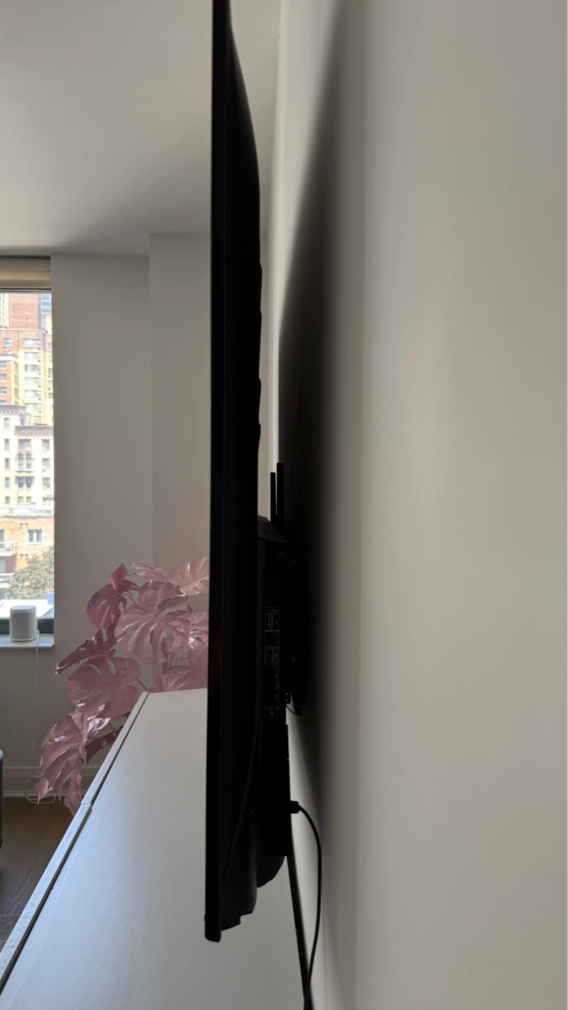 TCL Roku TV- 55 inch w Wall Mount - photo 2
