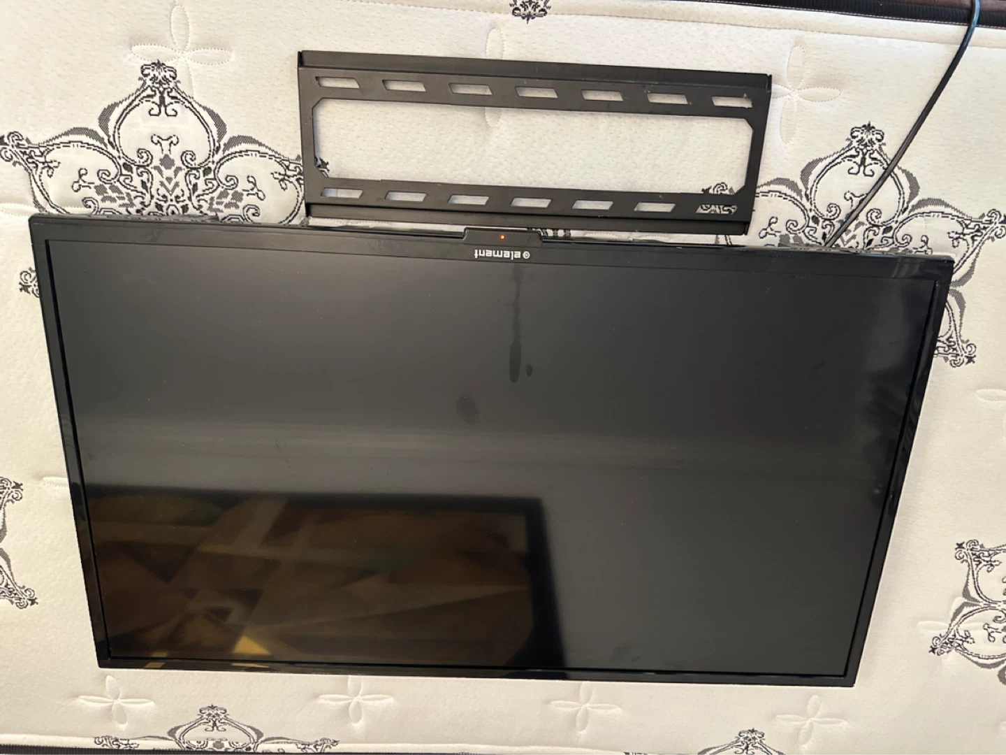 Element 40”  Flat Screen TV with Wall Mount - photo 2