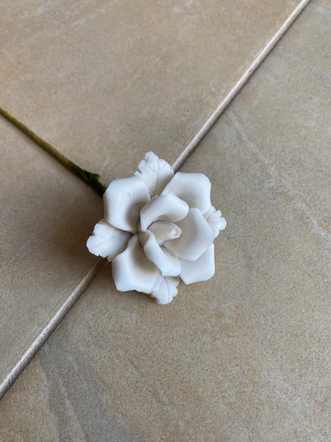White Ceramic Rose Decor - photo 2