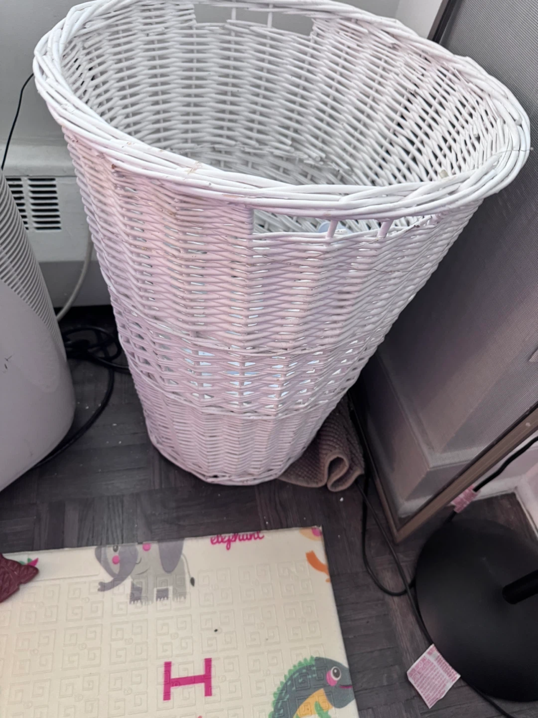 White Wicker Basket - photo 2