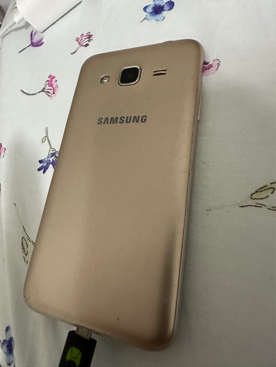 Samsung Galaxy J3 smartphone - photo 3