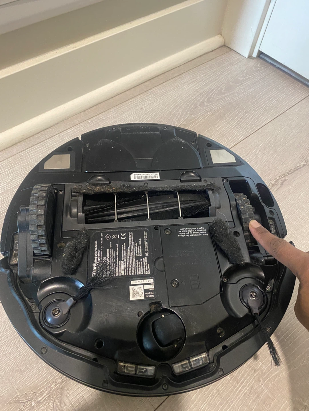 Shark IQ Robot Vacuum – One Wheel Needs Repair - photo 2