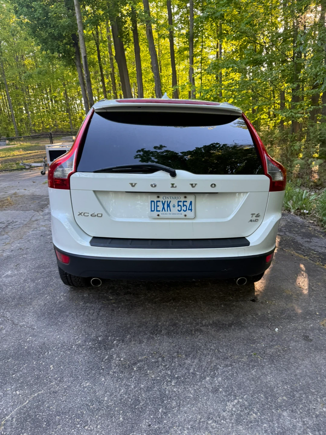 White Volvo XC60 T6 AWD - photo 3