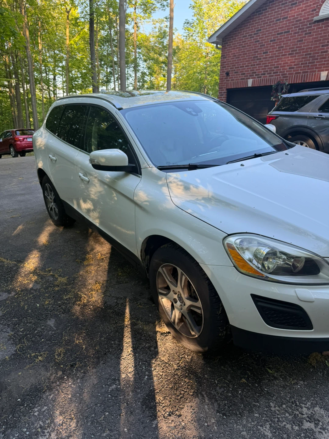 White Volvo XC60 T6 AWD - photo 4