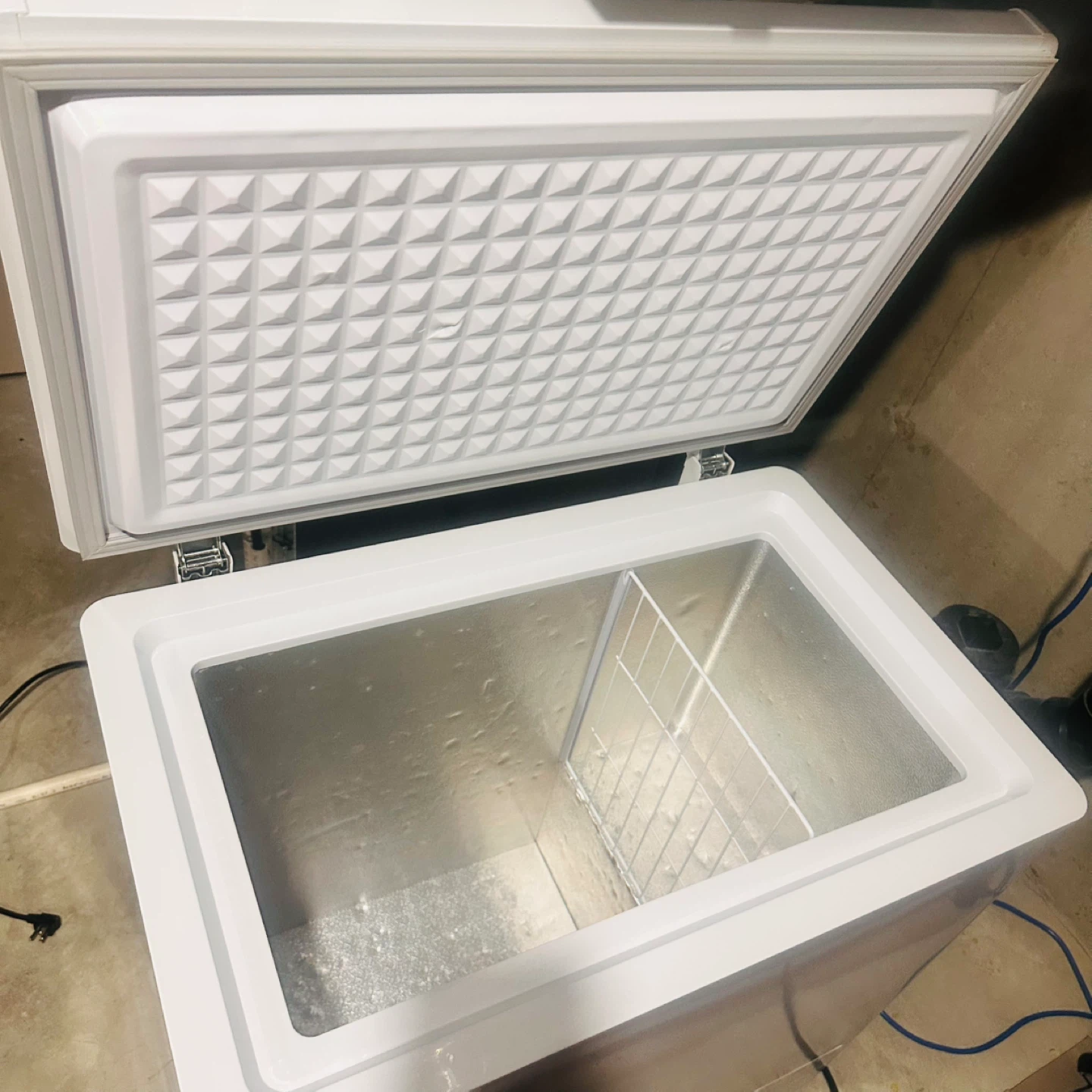 DANBY WHITE CHEST FREEZER - photo 4