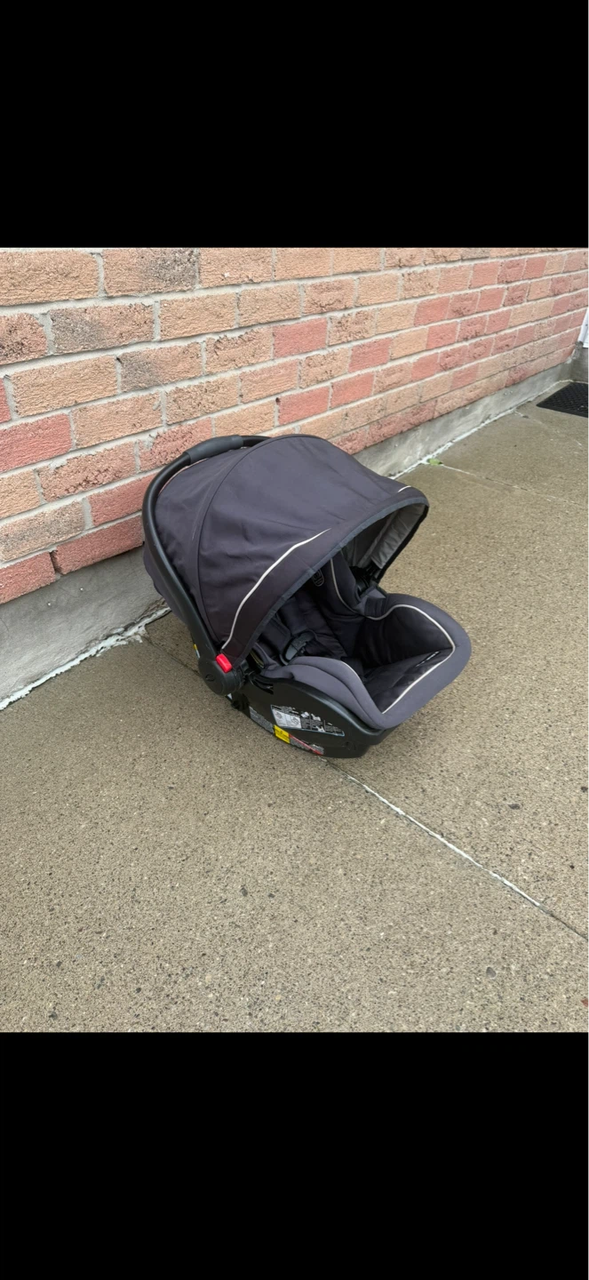 Graco SnugRide 35 Infant Car Seat