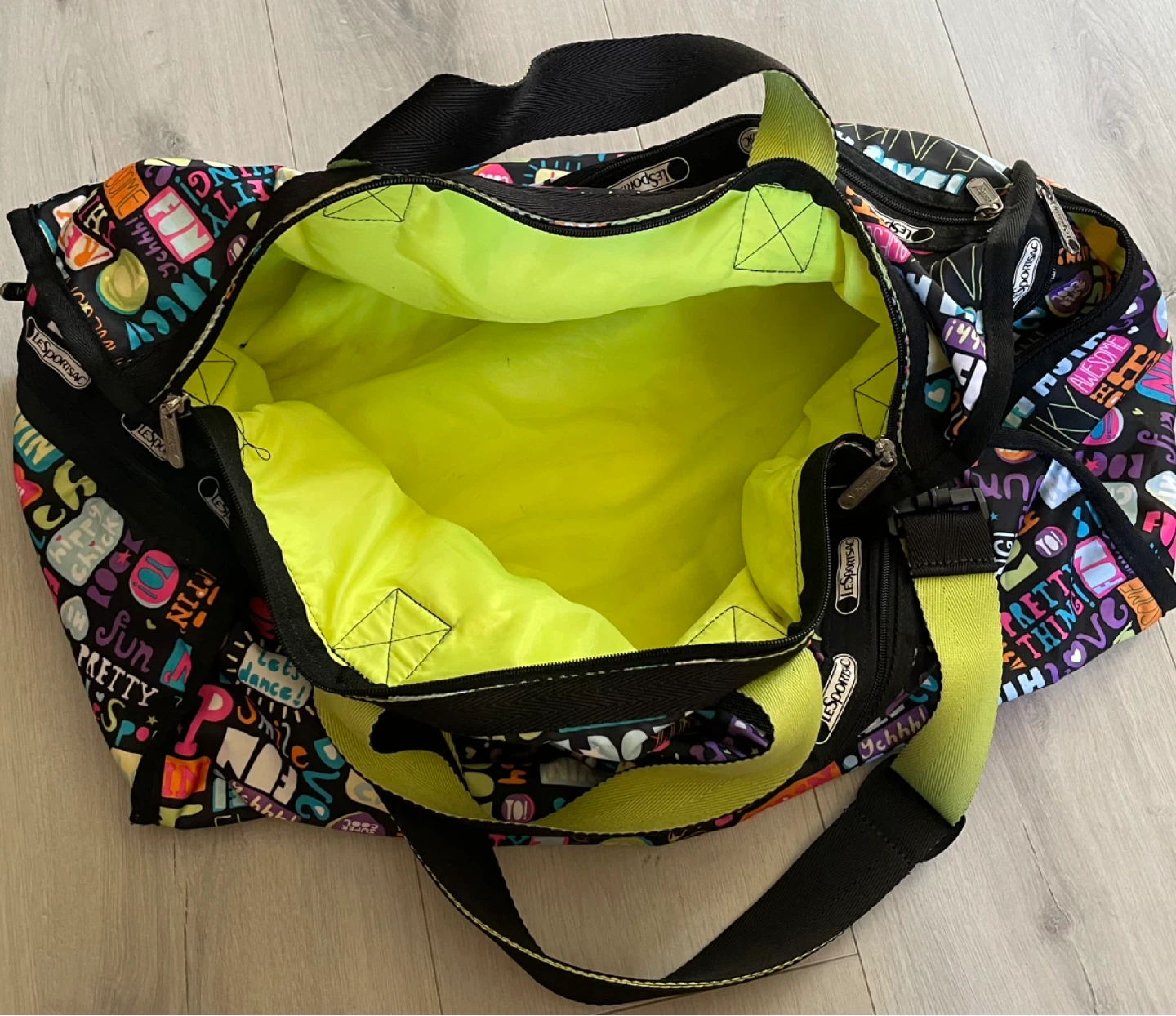 LeSportsac Large Weekender travel Duffel Bag Rare Fun Print - photo 3