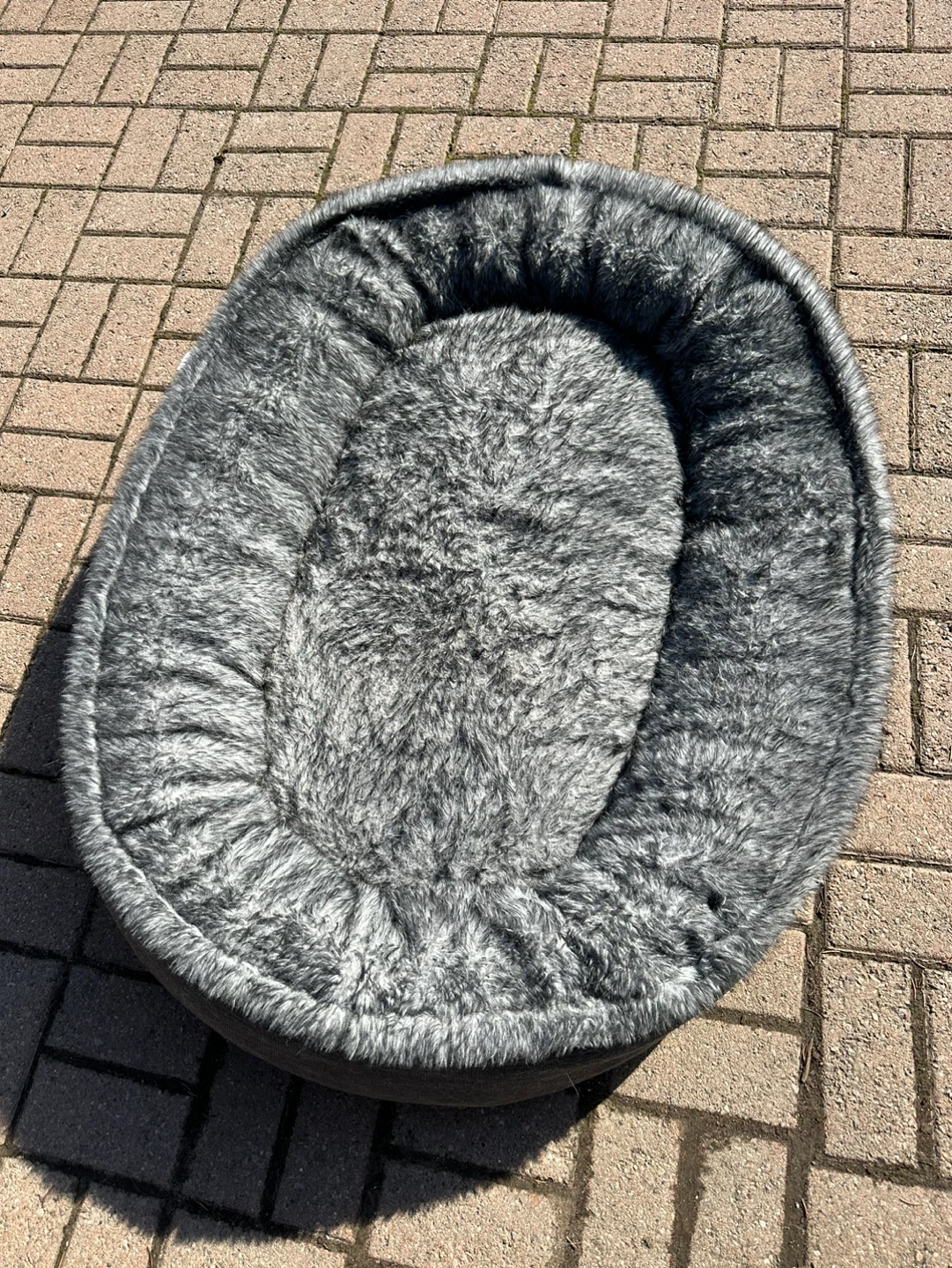 🔥Moving Sale🔥Kirkland Signature Grey Faux Fur Dog Bed