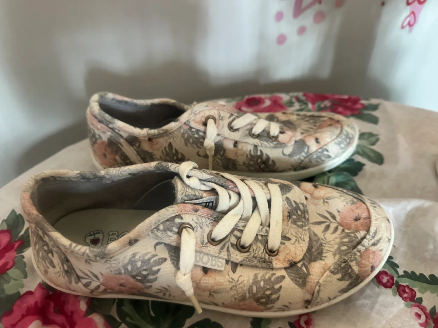 BOBS from Skechers Memory Foam Floral Shoes Size 6