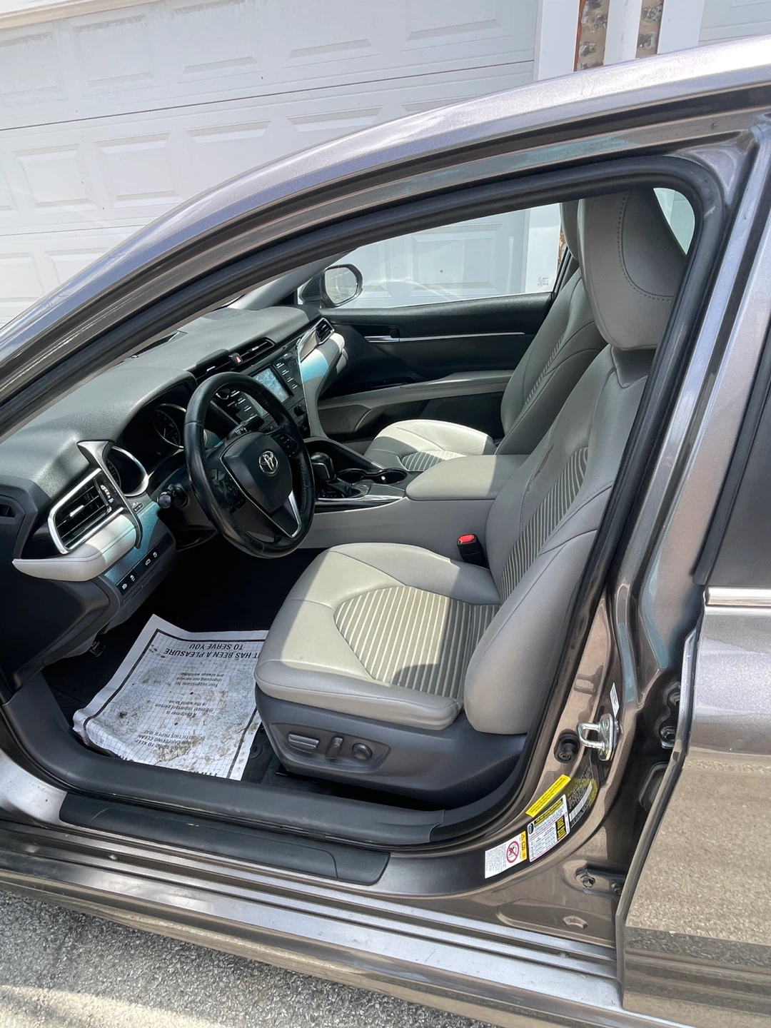 2018 Toyota Camry SE - photo 5