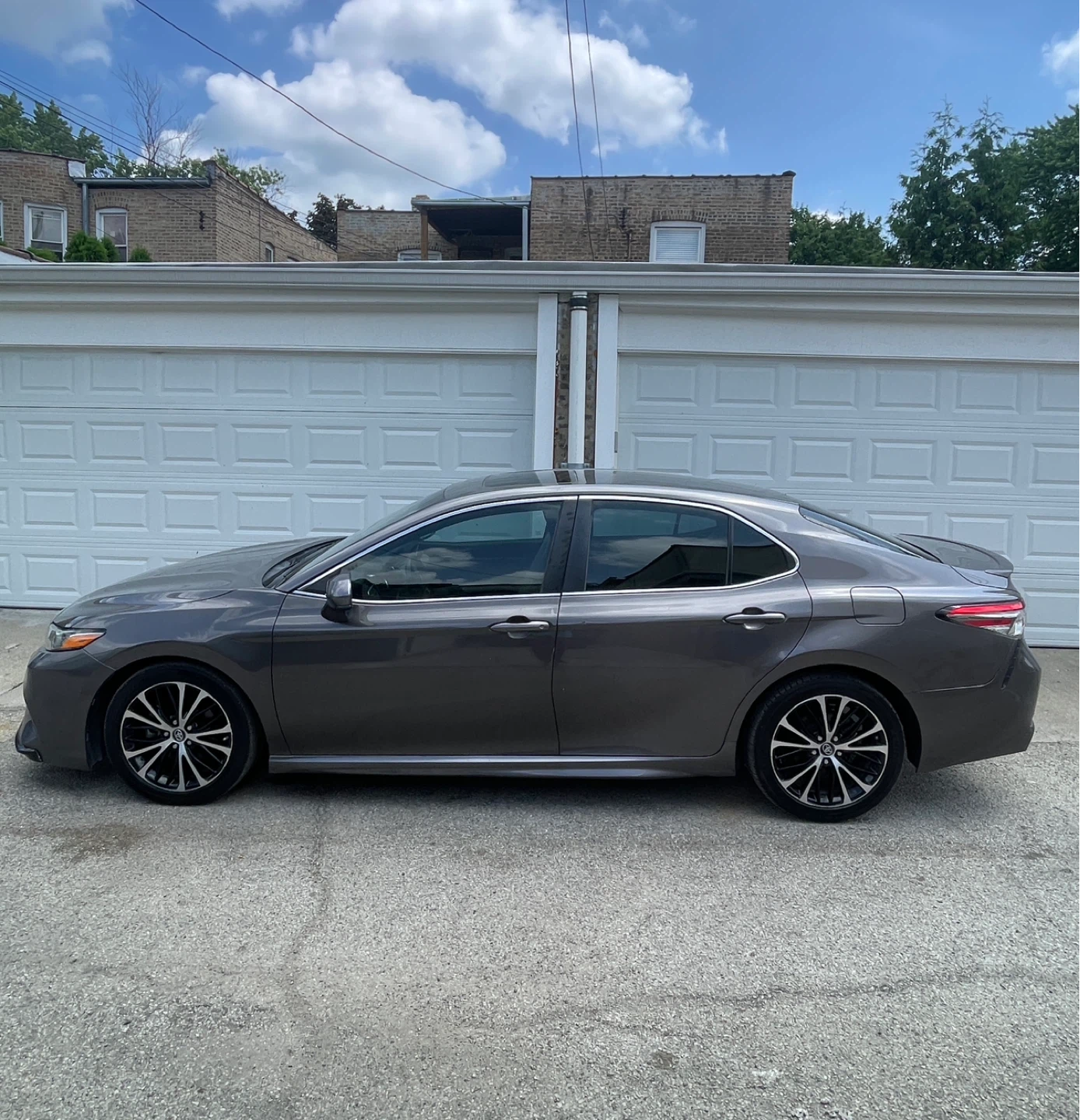 2018 Toyota Camry SE - photo 3