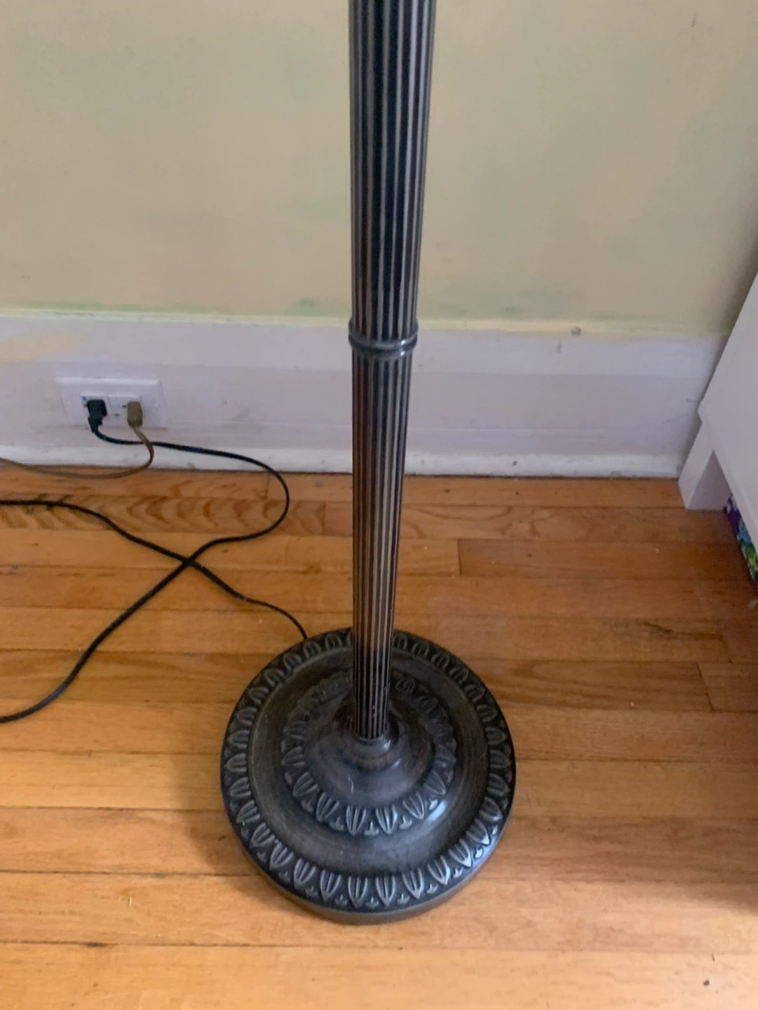 Vintage Floor Lamp with Ornate Details - photo 3