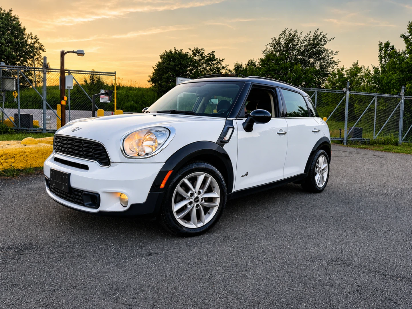 White MINI Countryman S loaded