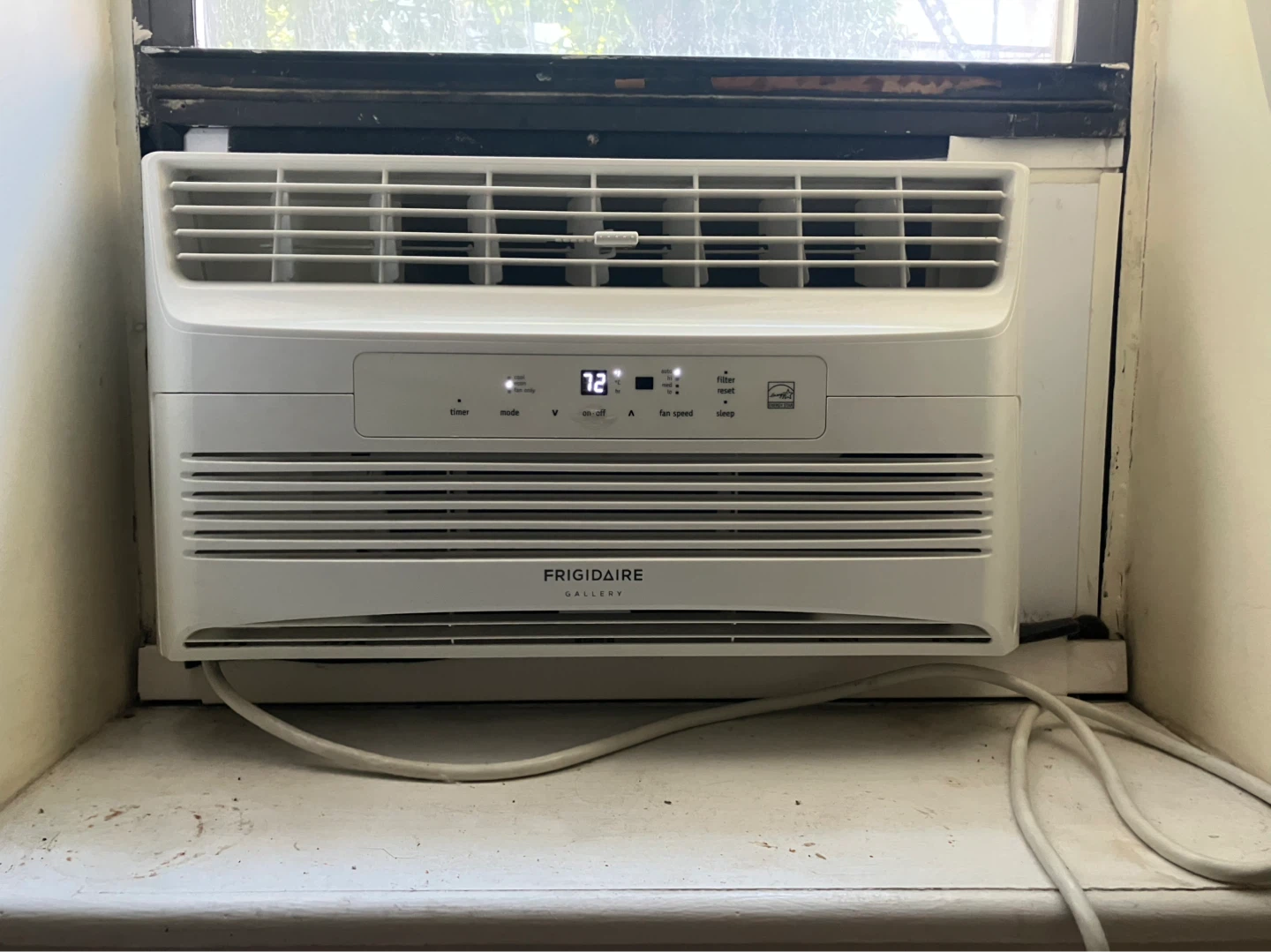 Frigidaire Gallery Quiet Temp 6,000 BTU 115V AC