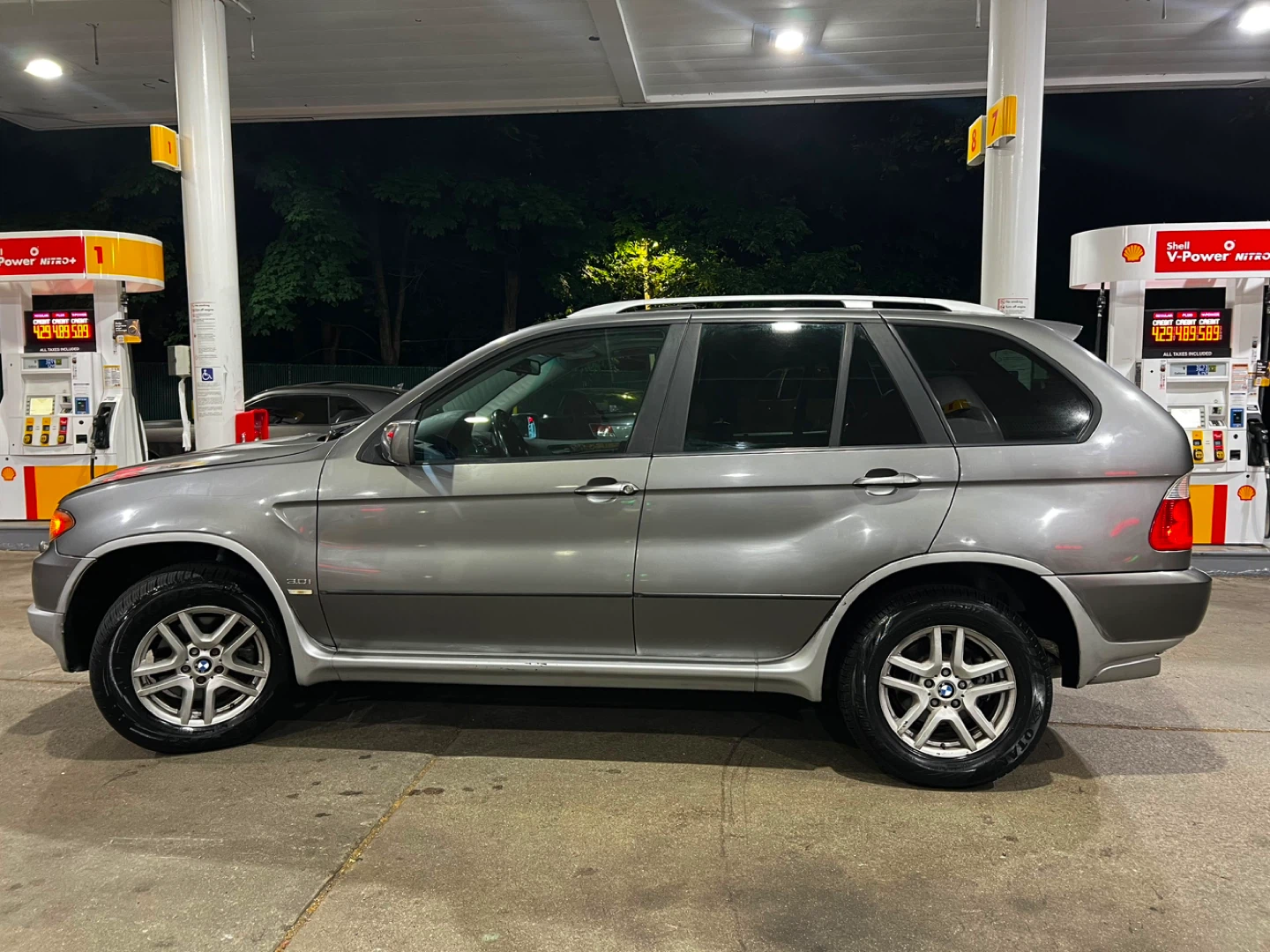 BMW X5 SUV - photo 5