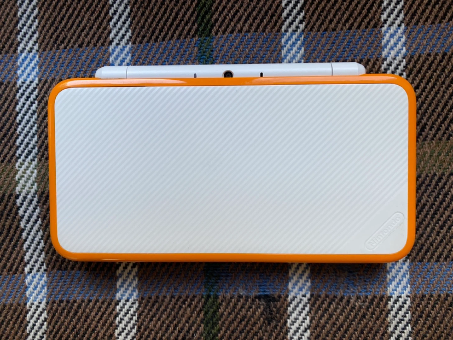 New Nintendo 2DS XL Orange & White