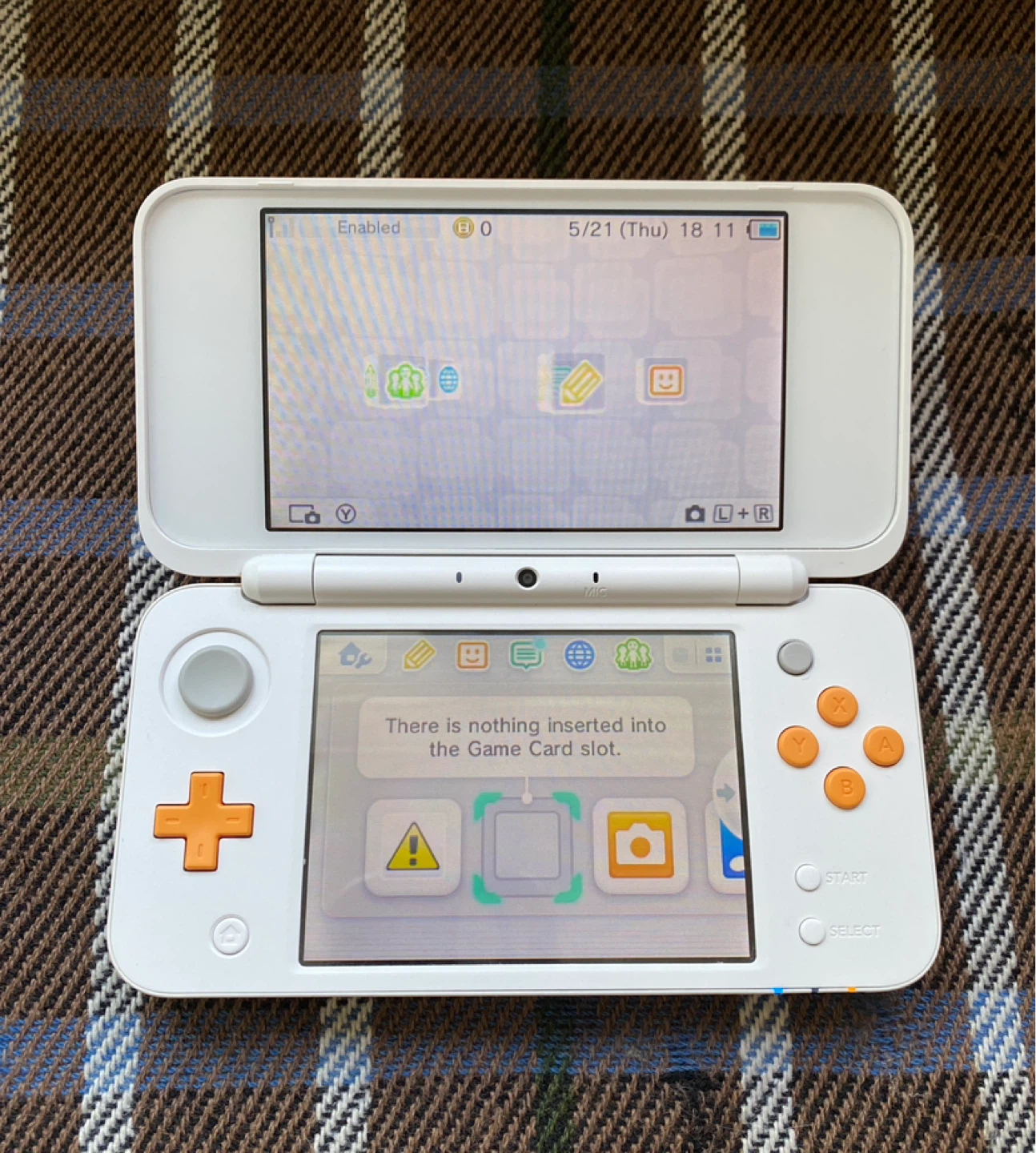 New Nintendo 2DS XL Orange & White - photo 4