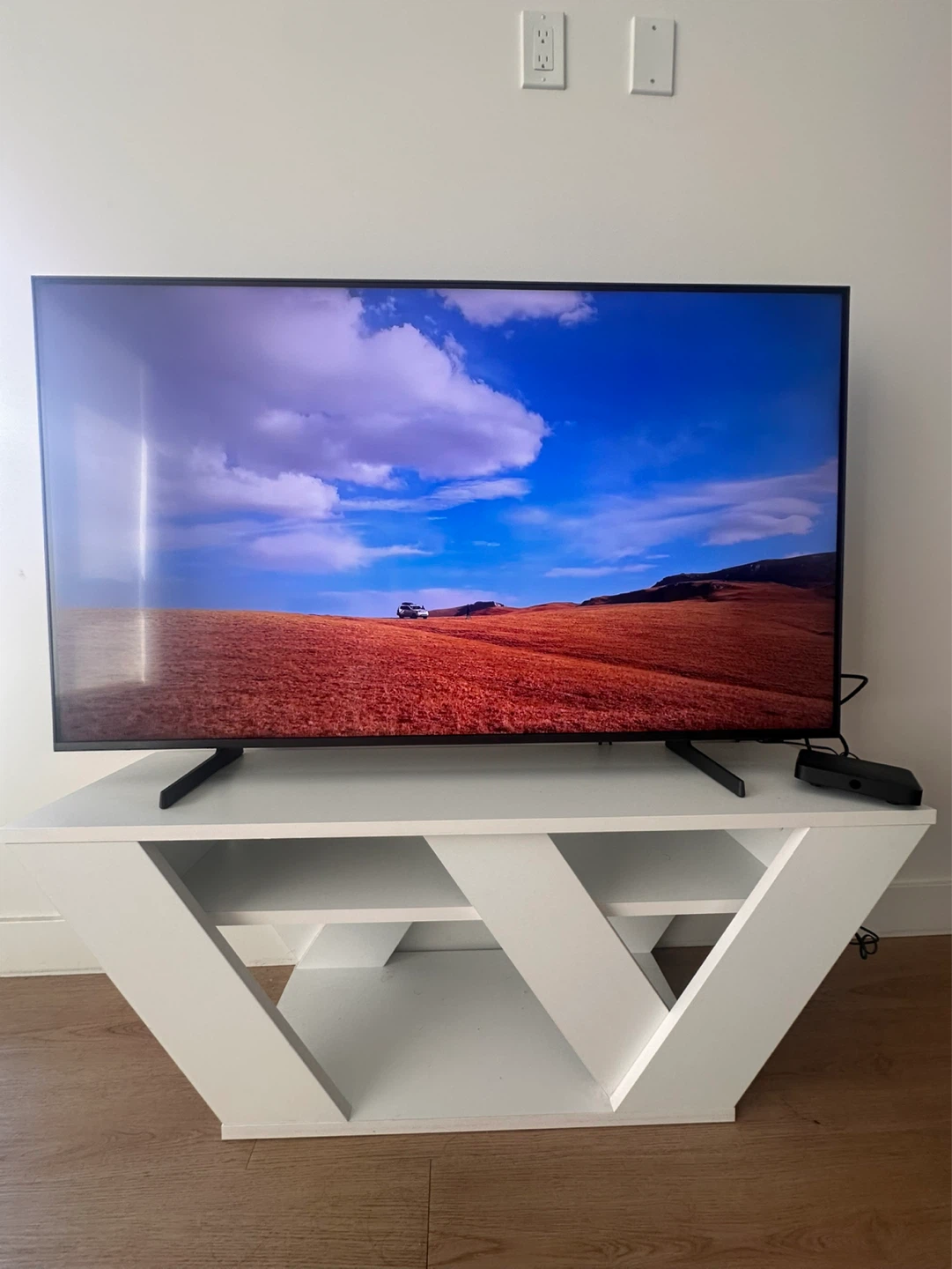 Samsung 50” Crystal UHD Smart TV + Modern TV Stand
